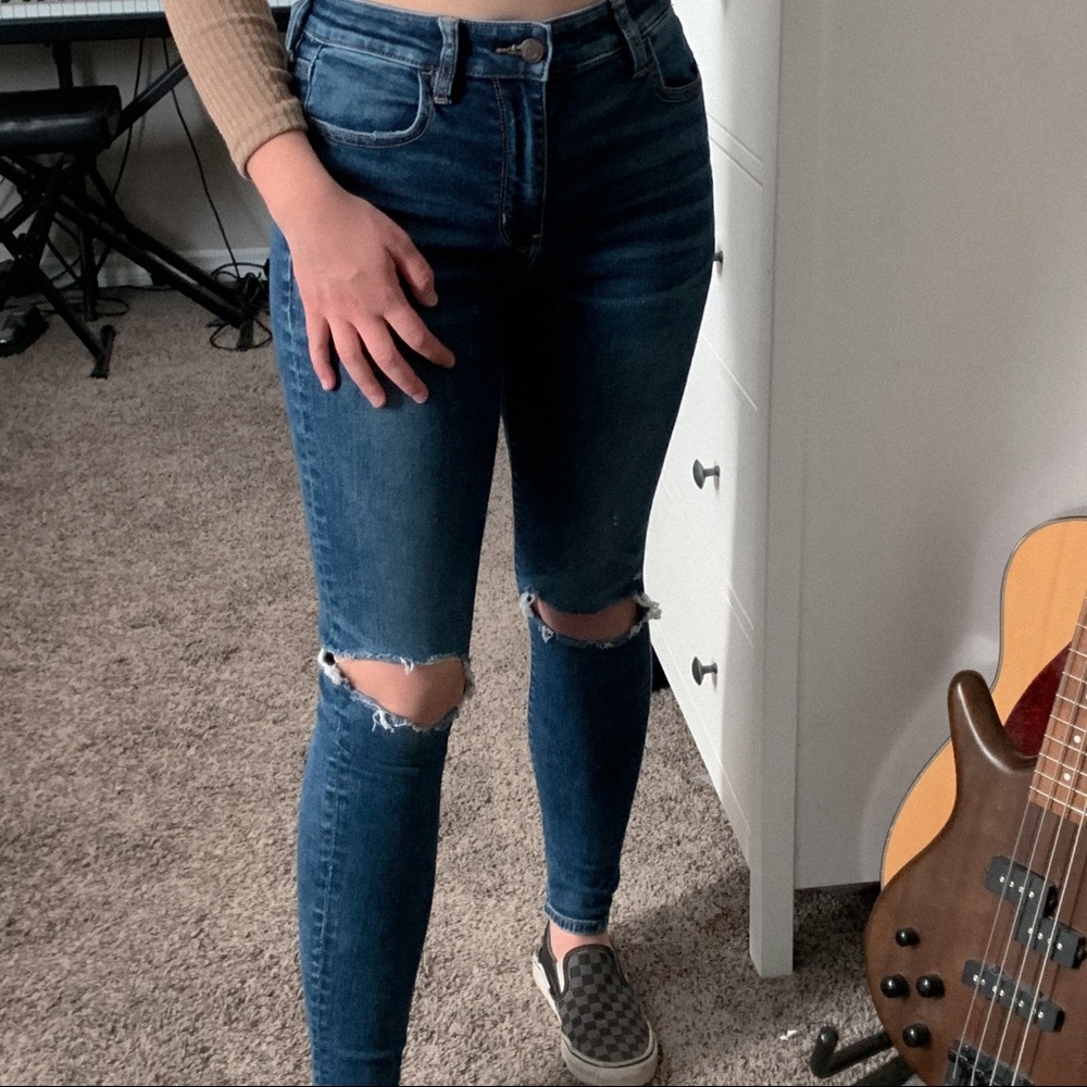 ✨AMERICAN EAGLE RIPPED JEANS✨